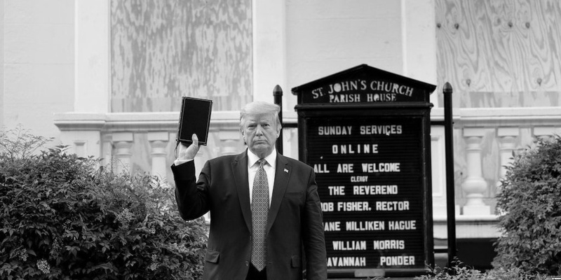 Karen Amstrong'un Yardımıyla Trumpizm'i Anlamaya Çalışmak ya da Bindik Bir Alamete...