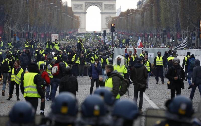Ayın Sonunu Getiremeyenler Gezegenin Sonunun Gelmesine Karşı