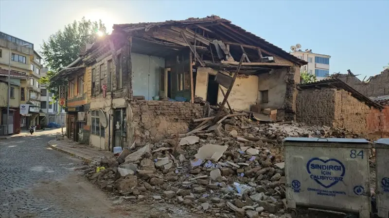 Bina Yenileme Uygulamaları ve Deprem Gerçeği: 2025 Perspektifi