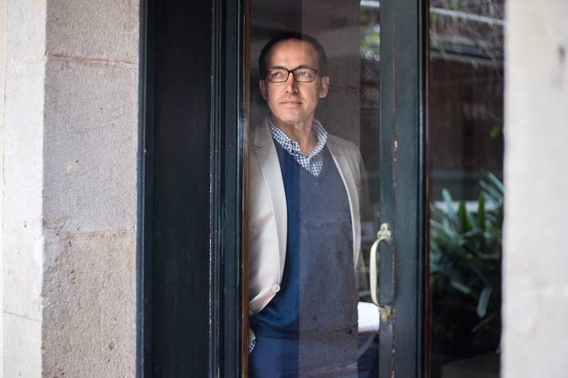 Taş ve Gölge: Taş Hafif, Gölge Ağır