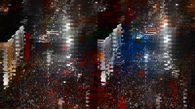 Kurtuluş Yok Tek Başına: Çoğulluğun Politik Gücü veya İmamoğlu Neden Hedef Alındı?