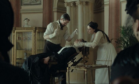 Çirkin Üvey Kardeş: Bir Masalın Karanlık ve Hüzünlü Aynası