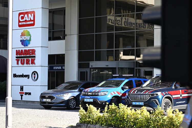 Dışarısı Daralırken