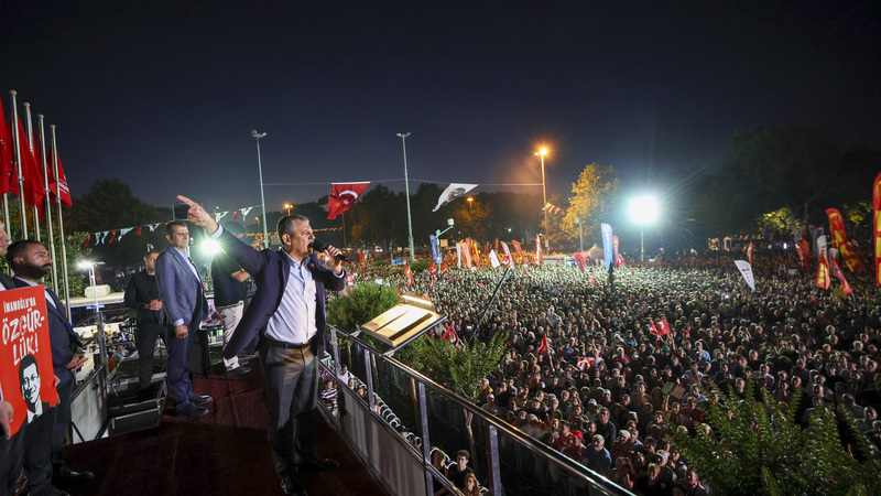 Kahraman Sokak Fetişizmi Haysiyetsiz Uzlaşıya Karşı!
